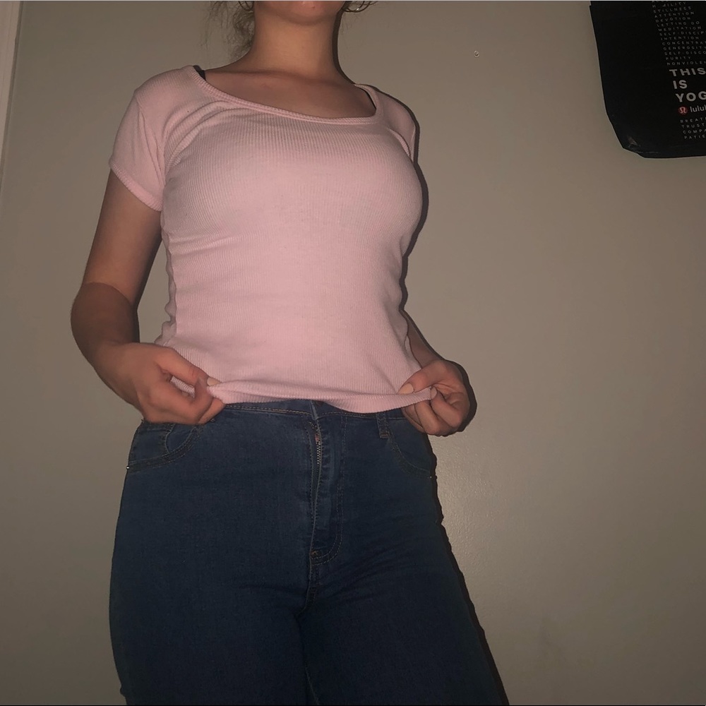 pink t-shirt